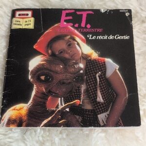 VINTAGE E.T BOOK IN FRENCH